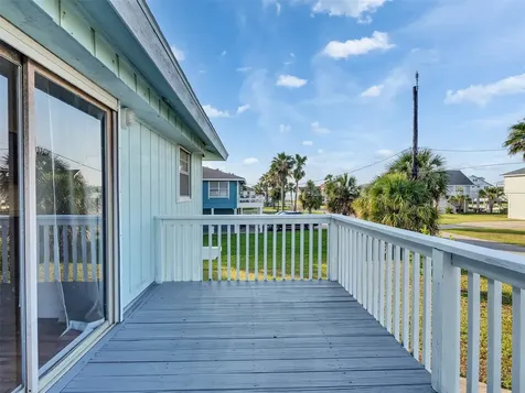 3813 Tradewinds Drive Galveston TX 77554