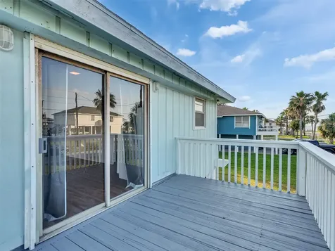 3813 Tradewinds Drive Galveston TX 77554