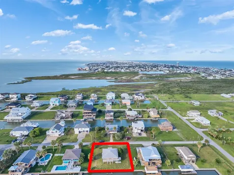 3813 Tradewinds Drive Galveston TX 77554