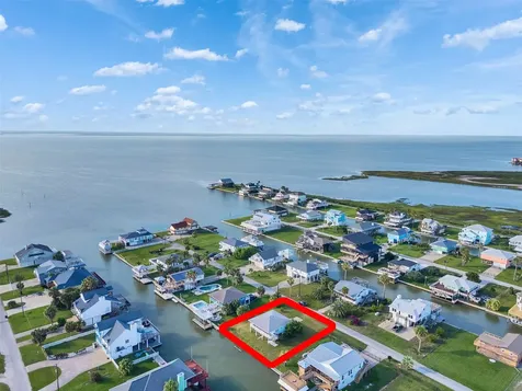 3813 Tradewinds Drive Galveston TX 77554