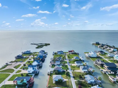 3813 Tradewinds Drive Galveston TX 77554