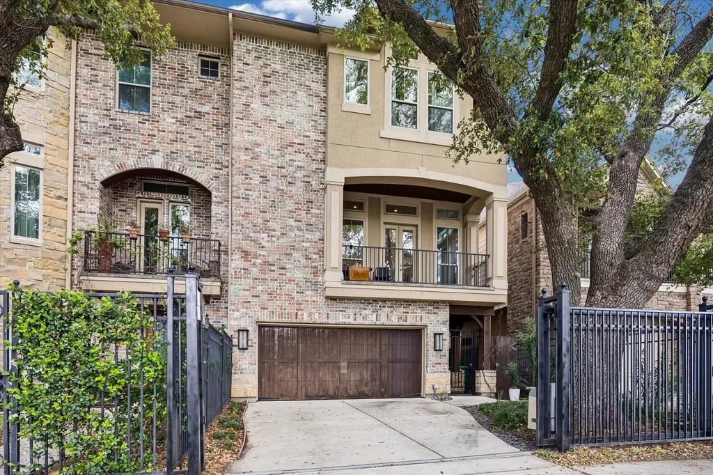 1518 W Clay Street Houston TX 77019