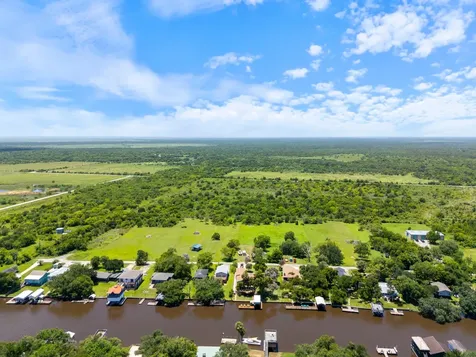 2007 Private Road 652 Sargent TX 77414