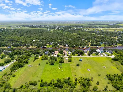 2007 Private Road 652 Sargent TX 77414