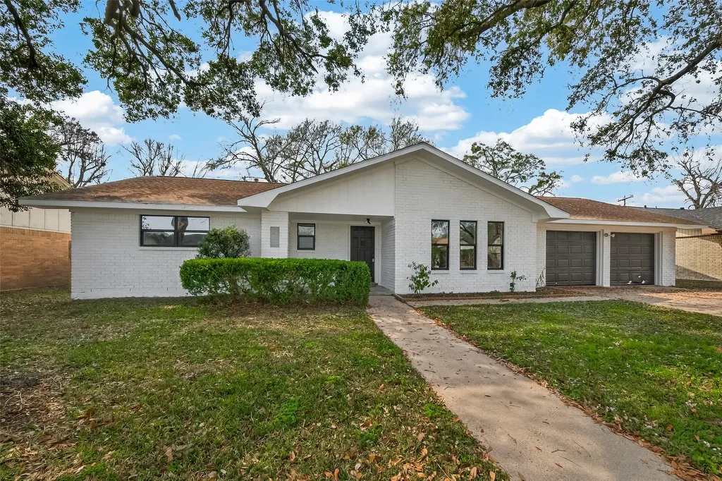 2304 Belvedere Drive Baytown TX 77520