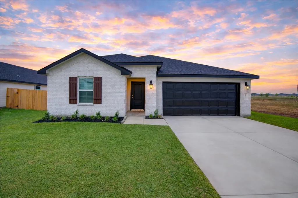 9014 Rose Water Trail Iowa Colony TX 77583