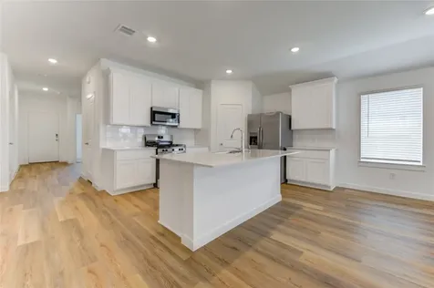 9014 Rose Water Trail Iowa Colony TX 77583