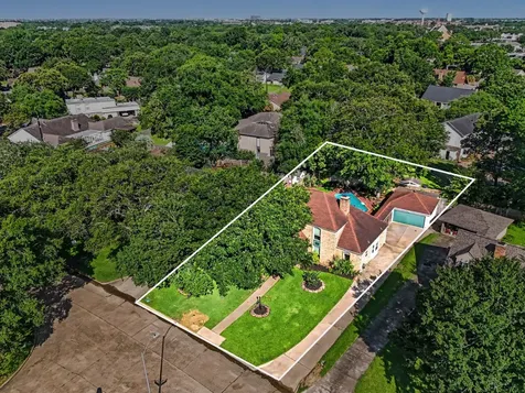 18562 Martinique Drive Nassau Bay TX 77058