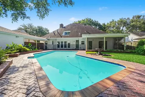 18562 Martinique Drive Nassau Bay TX 77058