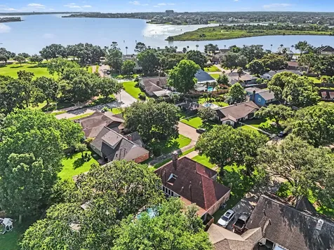 18562 Martinique Drive Nassau Bay TX 77058