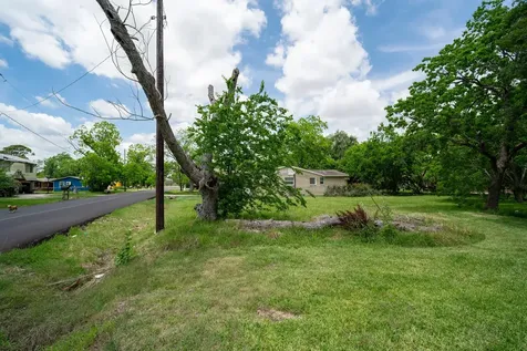 402 Bay Oaks Drive La Porte TX 77571