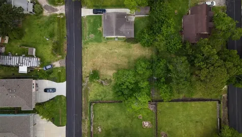 402 Bay Oaks Drive La Porte TX 77571