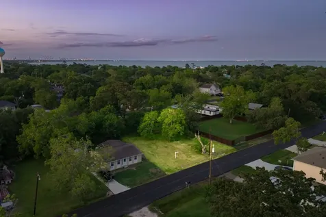 402 Bay Oaks Drive La Porte TX 77571