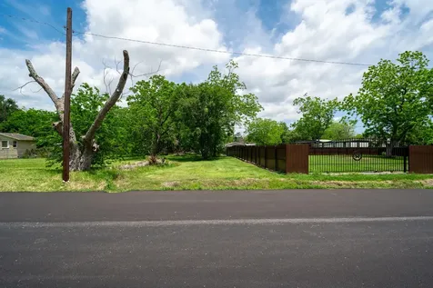 402 Bay Oaks Drive La Porte TX 77571