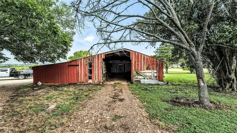 81 Private Road 3095 Shiner TX 77984