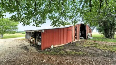 81 Private Road 3095 Shiner TX 77984