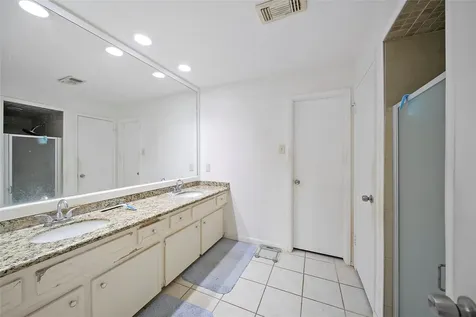 2822 Colonial Drive Sugar Land TX 77479
