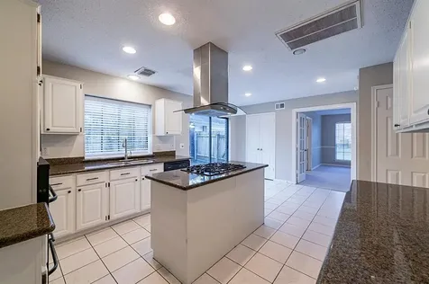 75 Breezy Point Place The Woodlands TX 77381