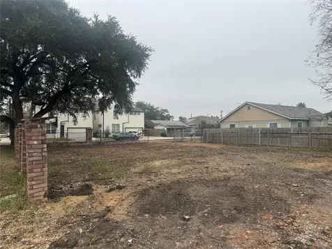 7031 England Street Houston TX 77021