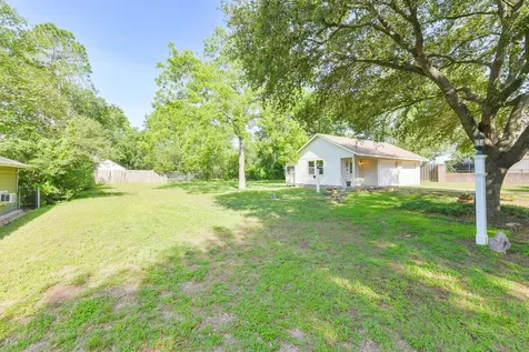 802 S Day Street Brenham TX 77833