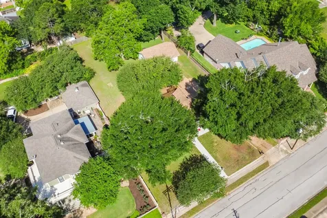 802 S Day Street Brenham TX 77833