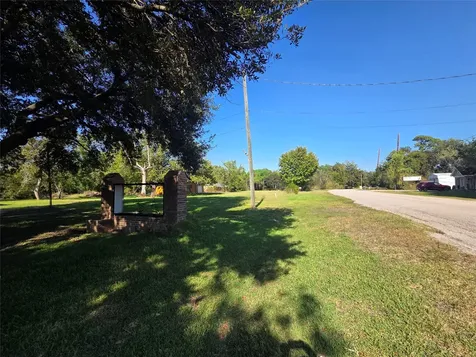 203 Wahl Street Crosby TX 77532