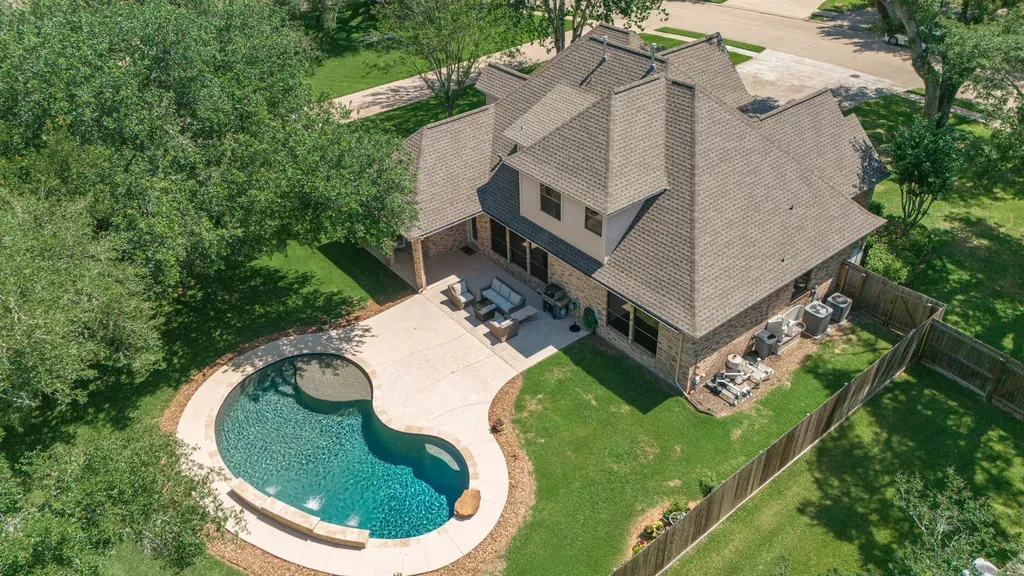 805 Enchanted Oaks Drive Angleton TX 77515