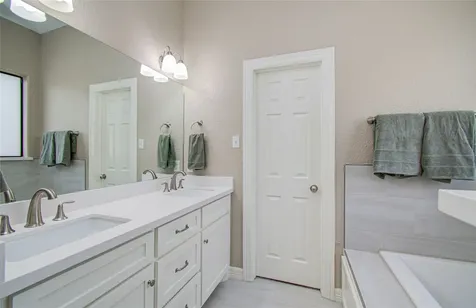 805 Enchanted Oaks Drive Angleton TX 77515