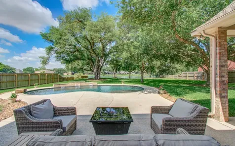 805 Enchanted Oaks Drive Angleton TX 77515