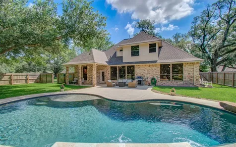 805 Enchanted Oaks Drive Angleton TX 77515