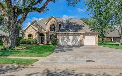 805 Enchanted Oaks Drive Angleton TX 77515