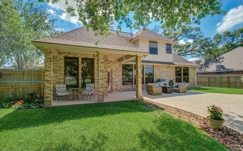 805 Enchanted Oaks Drive Angleton TX 77515