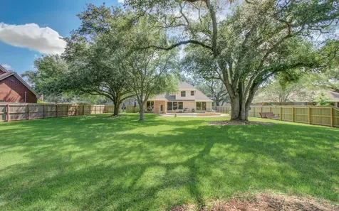 805 Enchanted Oaks Drive Angleton TX 77515