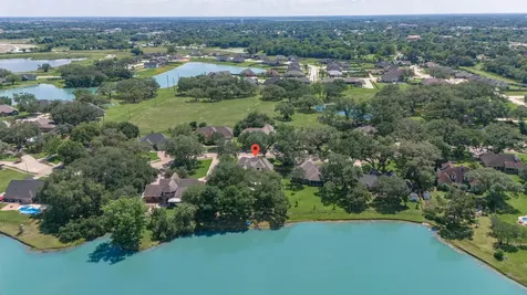 805 Enchanted Oaks Drive Angleton TX 77515
