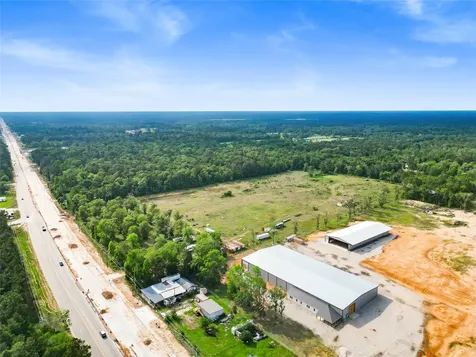 19399 Hwy 105 E Cleveland TX 77328