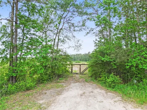 19399 Hwy 105 E Cleveland TX 77328