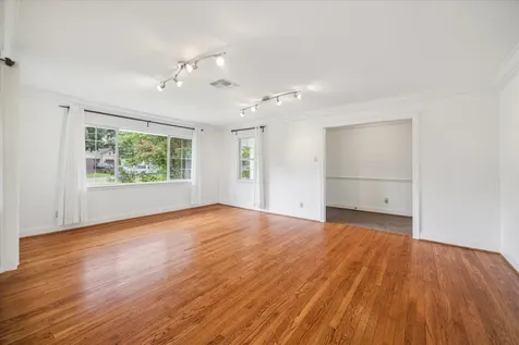 10 Pom Court Spring Valley Village TX 77055