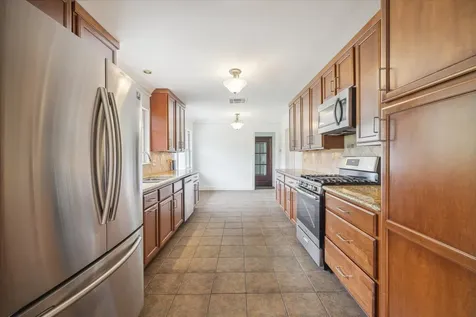 10 Pom Court Spring Valley Village TX 77055