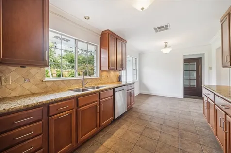 10 Pom Court Spring Valley Village TX 77055