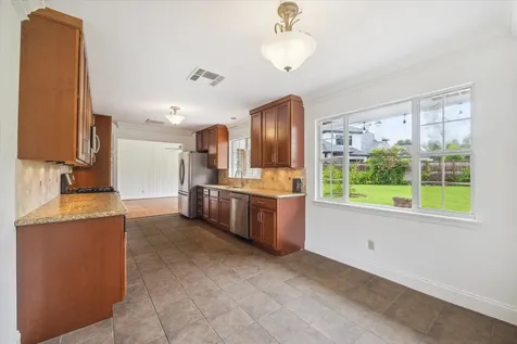 10 Pom Court Spring Valley Village TX 77055