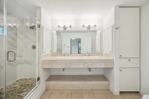 10 Pom Court Spring Valley Village TX 77055