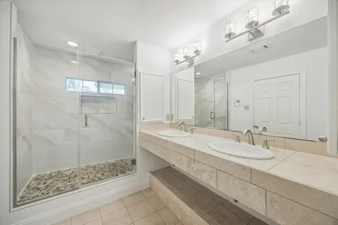 10 Pom Court Spring Valley Village TX 77055
