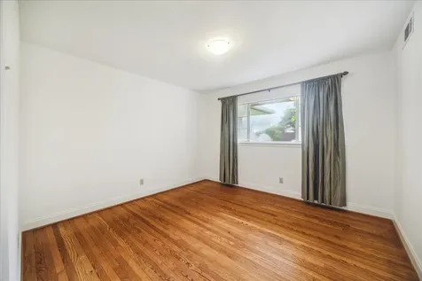 10 Pom Court Spring Valley Village TX 77055