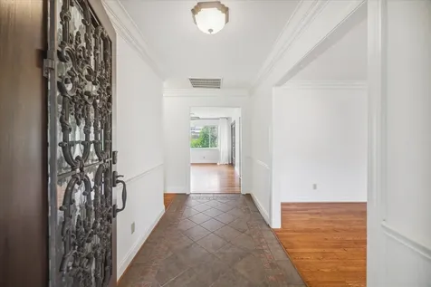 10 Pom Court Spring Valley Village TX 77055