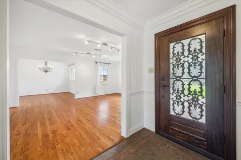 10 Pom Court Spring Valley Village TX 77055