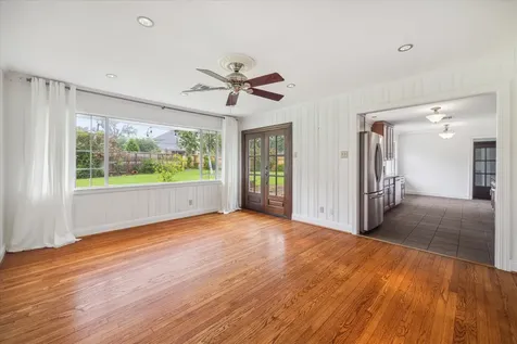 10 Pom Court Spring Valley Village TX 77055
