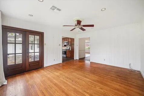 10 Pom Court Spring Valley Village TX 77055