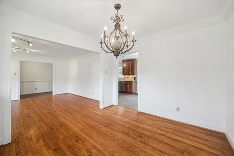 10 Pom Court Spring Valley Village TX 77055