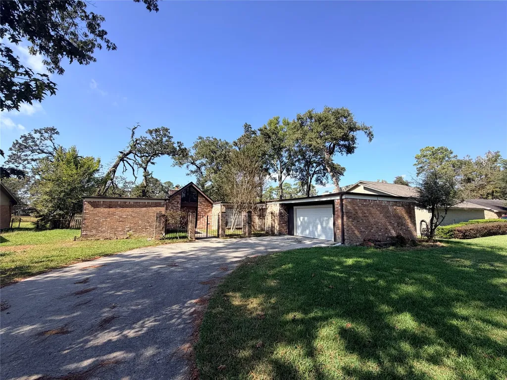 1607 Chestnut Ridge Road Houston TX 77339