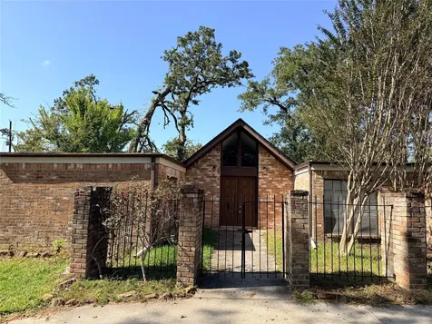 1607 Chestnut Ridge Road Houston TX 77339